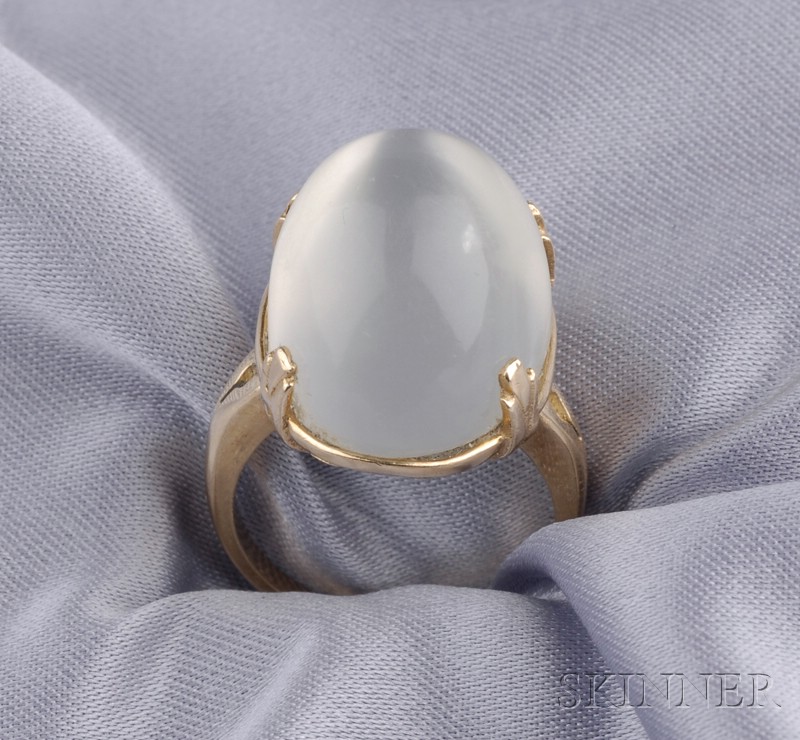 Appraisal: kt Gold and Moonstone Ring c s prong-set with a