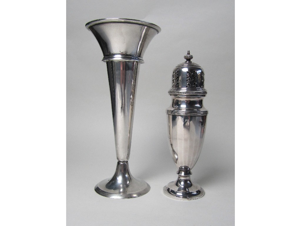 Appraisal: A silver sugar castor with fluted body Birmingham cm high