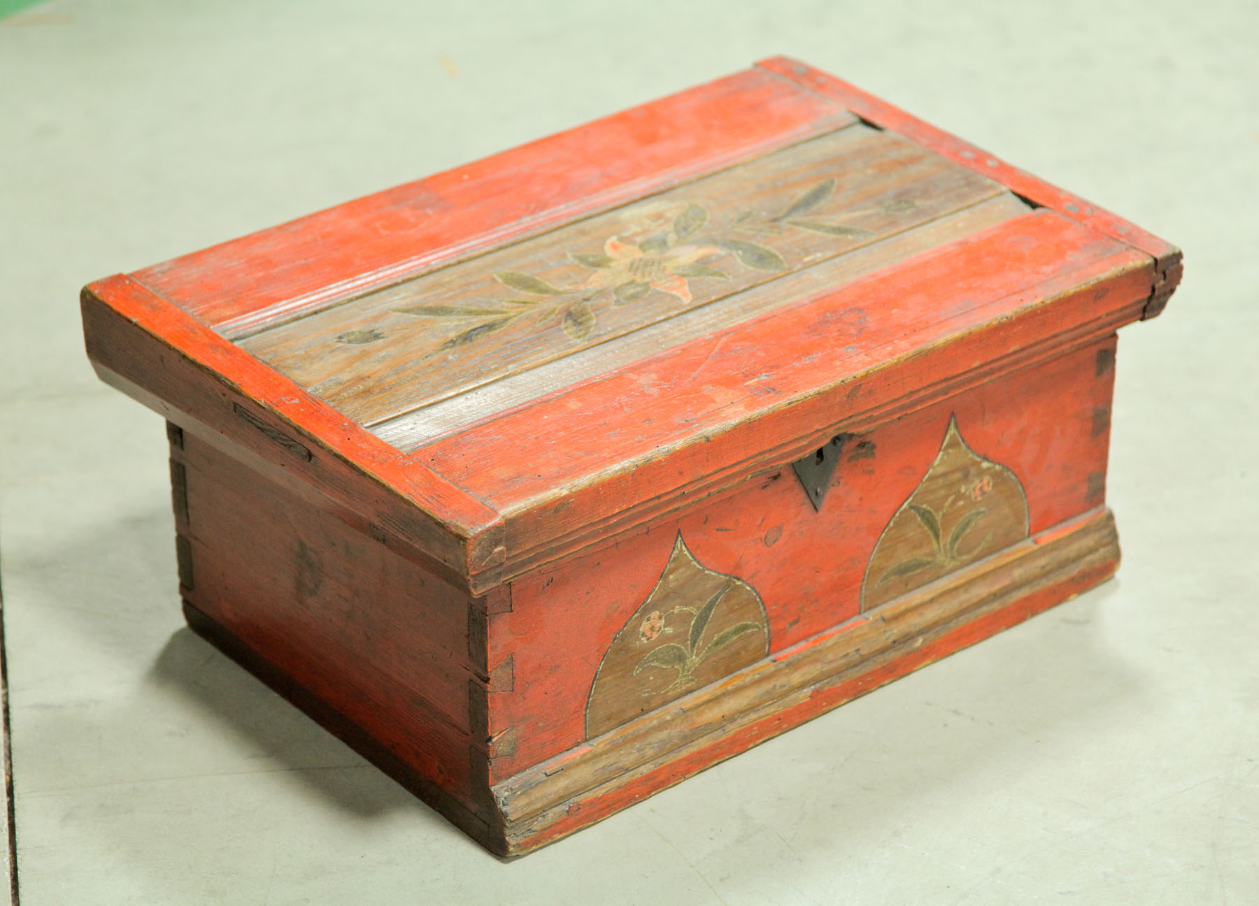 Appraisal: PAINT DECORATED BOX Probably Asian th century pine Lift lid