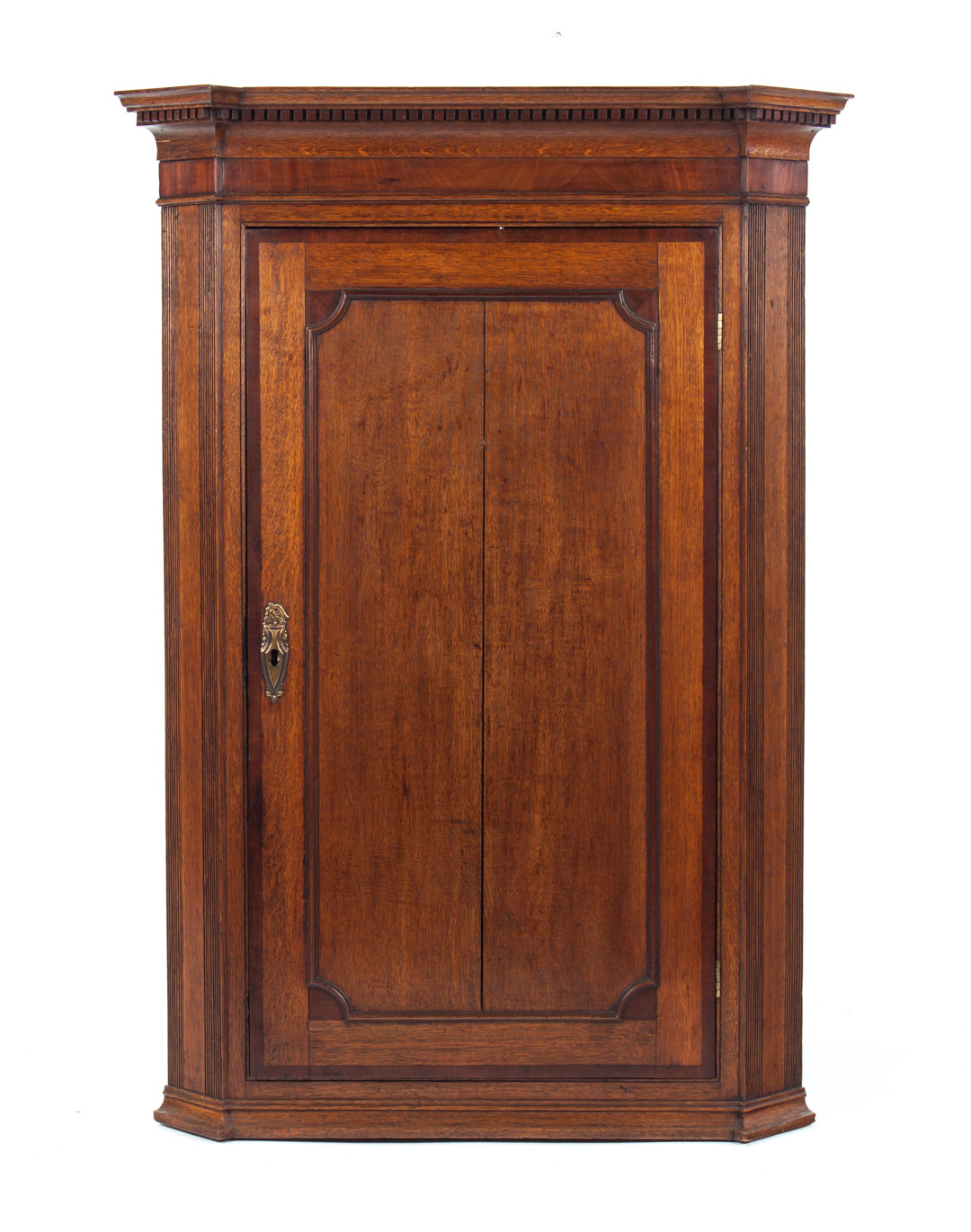 Appraisal: George III oak hanging corner cabinet flat dentil molded cornice