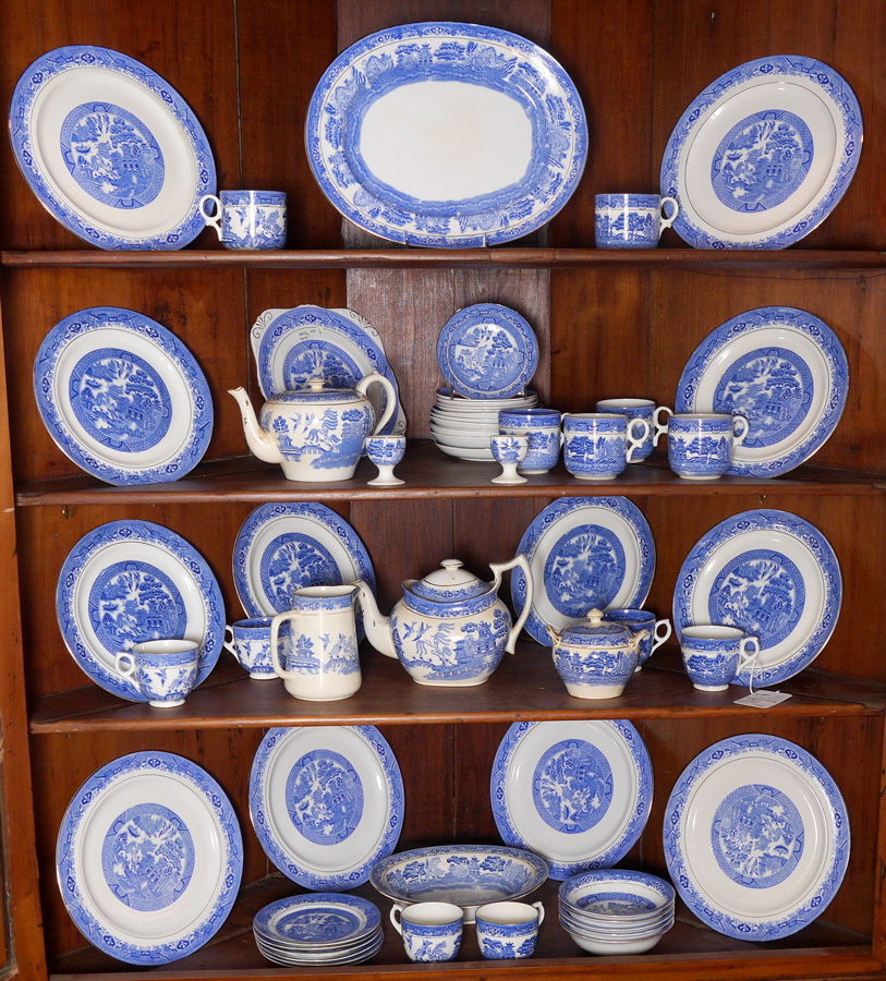 Appraisal: ROYAL GRAFTON CHINA IN A BLUE WILLOW PATTERN Approx pieces