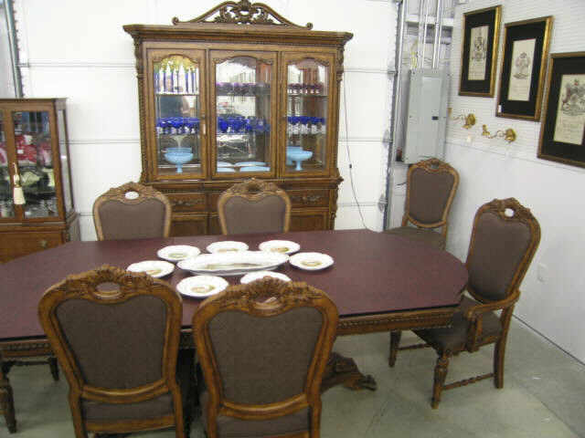 Appraisal: Pcs Dining Room Suite includes large breadfront table with leaves