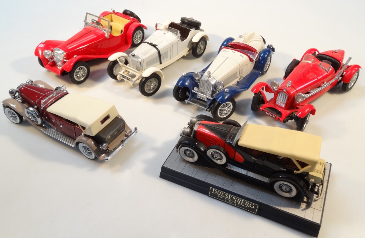 Appraisal: Various Burago die-cast cars to include Alfa Romea in red