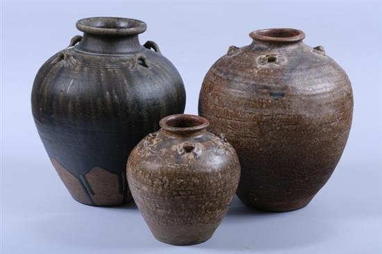 Appraisal: THREE THAI MAENAMNOI BROWN STONEWARE STORAGE JARS Circa th century