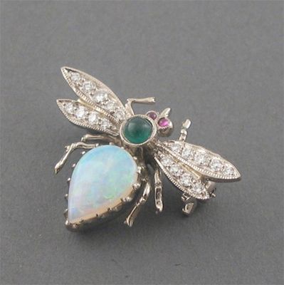 Appraisal: A bee brooch mounted with a pear shaped opal cabochon