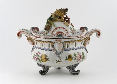 Appraisal: A Continental fa ence tureen and cover painted with flowers