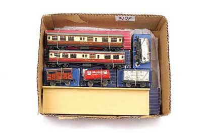 Appraisal: Hornby Dublo -rail Rolling Stock and accessories comprising D crimson