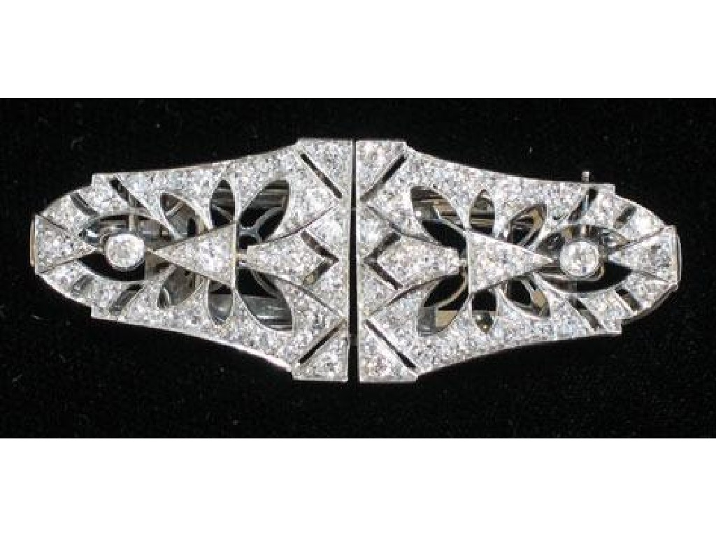 Appraisal: AN ART DECO DIAMOND DOUBLE CLIP BROOCH set in white