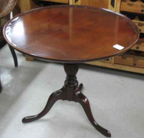 Appraisal: FEDERAL STYLE MAHOGANY TRIPOD TEA TABLE Brandt Furniture Co Hagerstown