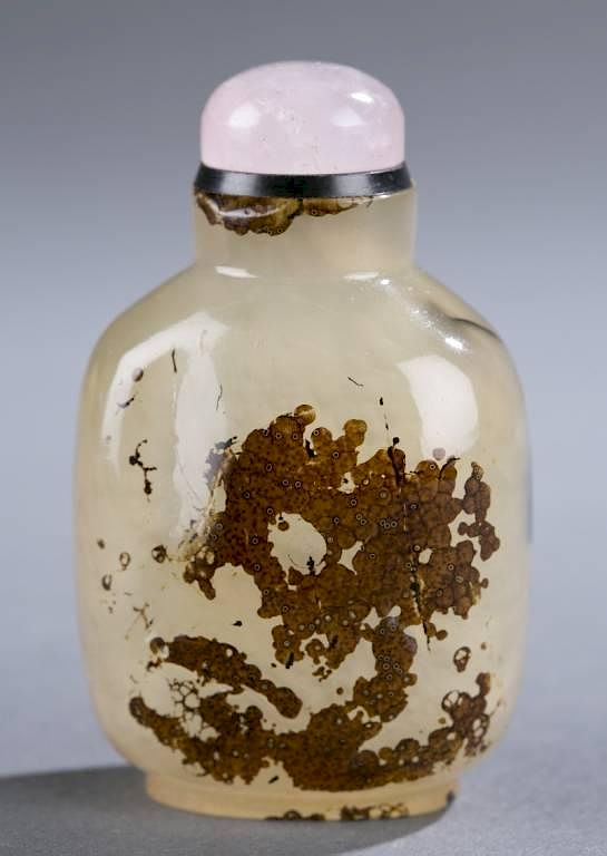 Appraisal: Chinese silhouette agate snuff bottle of bird A Chinese silhouette