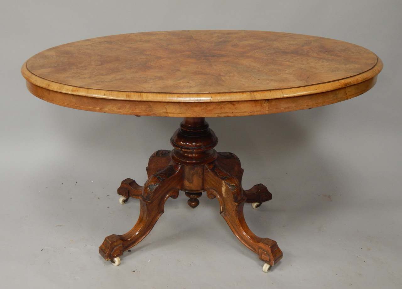 Appraisal: A Victorian oval loo table with figured quarter veneered top