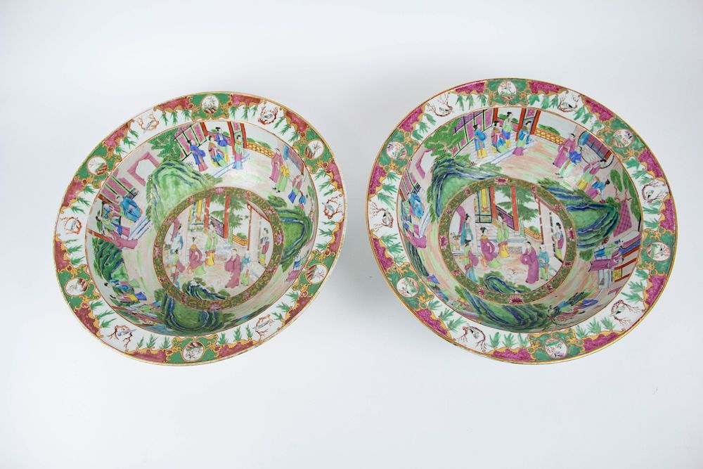 Appraisal: A Pair of Rose Medallion Export Basins Chinese th Century