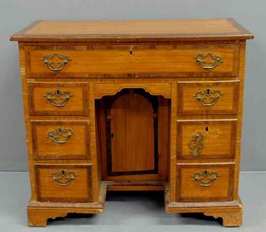 Appraisal: Georgian kneehole desk th c with oyster walnut and satinwood