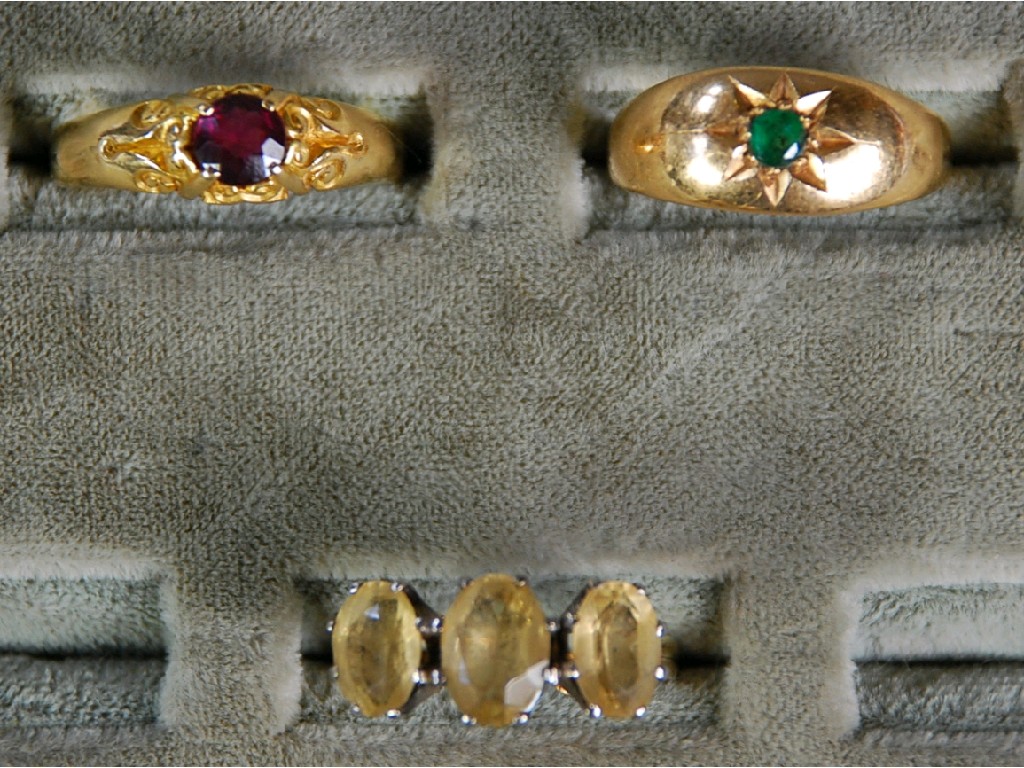 Appraisal: EDWARDIAN ct GOLD RING set with a ruby in a