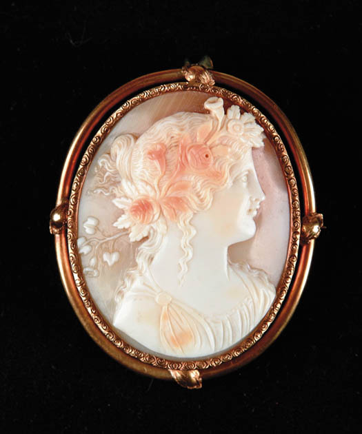 Appraisal: UNMARKED GOLD FRAMED SHELL CAMEO Nicely carved image of a