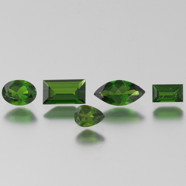 Appraisal: LOT OF FIVE UNMOUNTED DIFFERENT CUT CHROME DIOPSIDE GEMSTONES Coinsisting