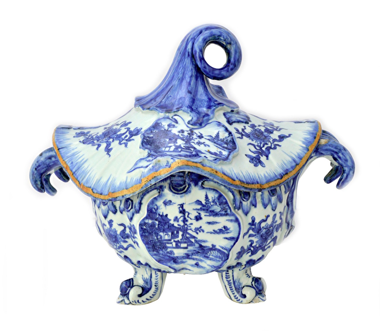 Appraisal: A Chinese export blue and white soup tureen and cover