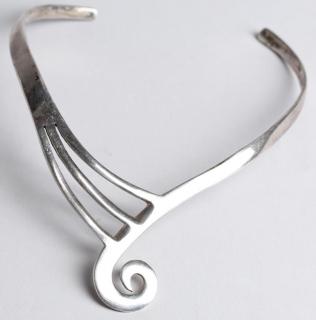 Appraisal: Asymmetrical Mexican Taxco Silver Choker The back stamped Taxco Sterling