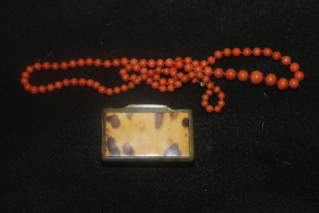 Appraisal: A GRADUATED CORAL BEAD NECKLACE with ct gold clasp together