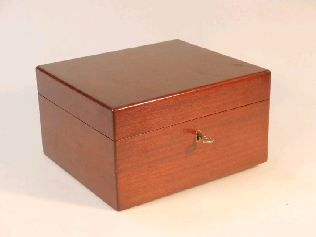 Appraisal: A walnut humidor with figured veneered top with key cm