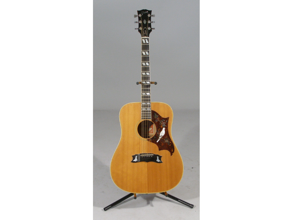 Appraisal: Vintage Gibson Dove Custom Acoustic Guitar serial A square-shouldered natural