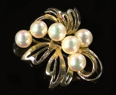 Appraisal: Fourteen-Karat Yellow Gold and Pearl Brooch the yellow gold frame