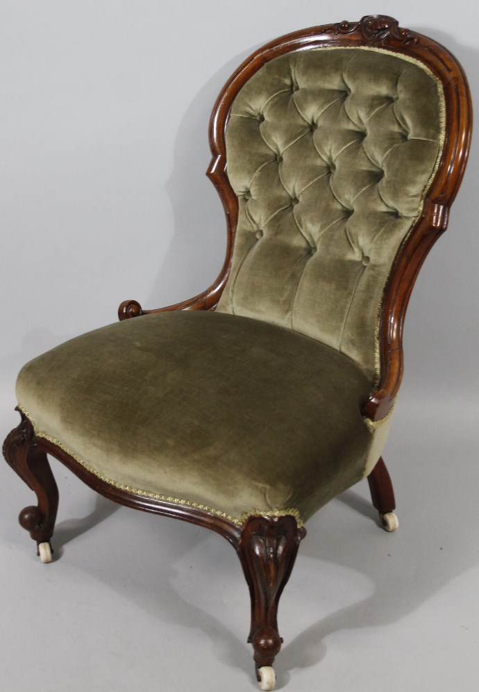 Appraisal: A late Victorian walnut spoon back open chair in later