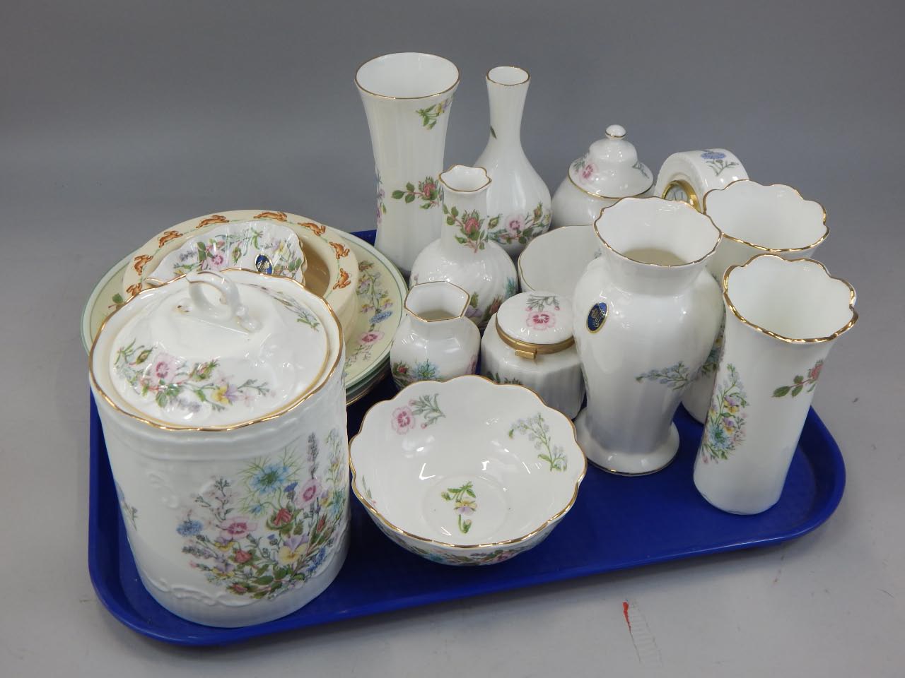 Appraisal: A quantity of Aynsley Wild Tudor ceramics to include a