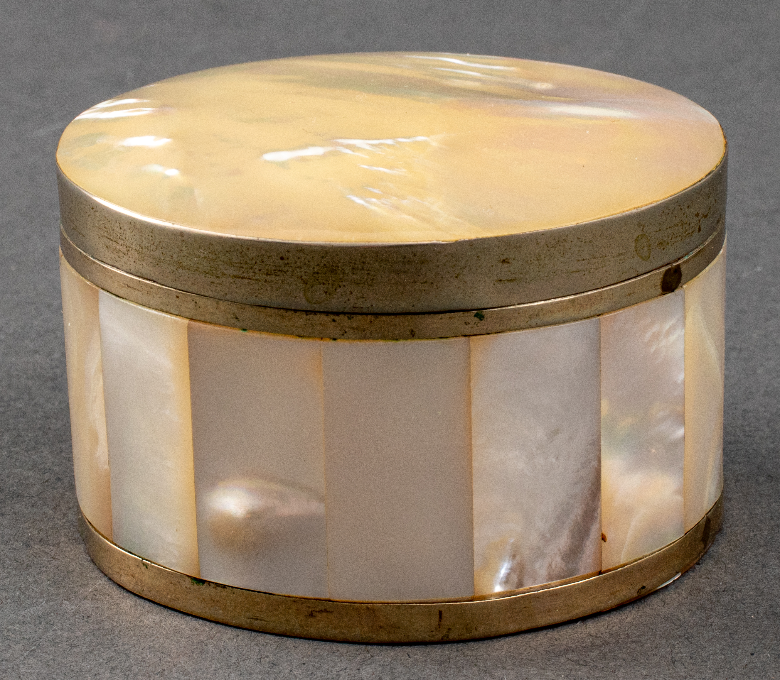 Appraisal: MOTHER-OF-PEARL ROUND DECORATIVE BOX Mother-of-pearl abolone round lidded decorative box