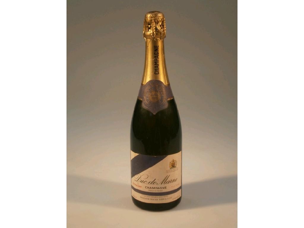 Appraisal: A bottle of Duc de Maine extra dry champagne with