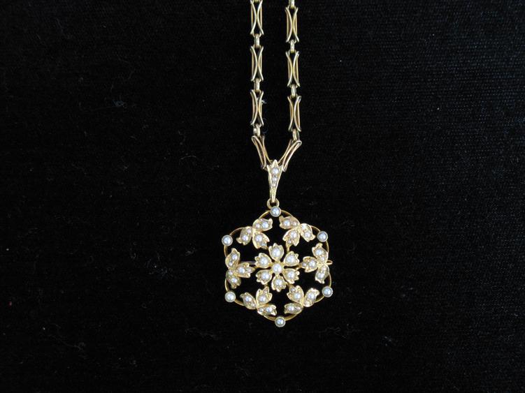 Appraisal: A CT YELLOW GOLD OPENWORK BROOCH PENDANT in the form