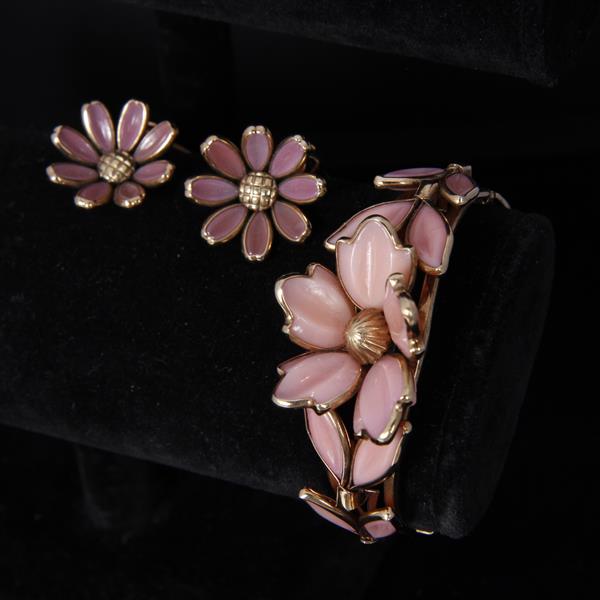 Appraisal: Crown Trifari pink poured glass flower bracelet and earrings set