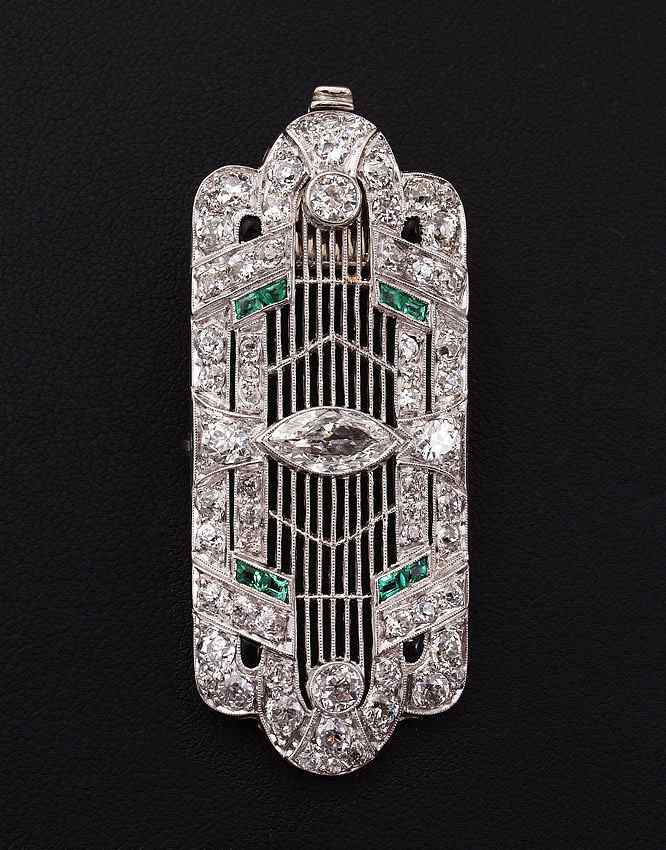 Appraisal: ANTIQUE PLATINUM Ctw DIAMOND EMERALD BROOCH At the center is