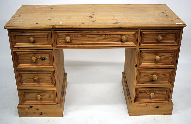 Appraisal: A MODERN PINE PEDESTAL DESK cm wide