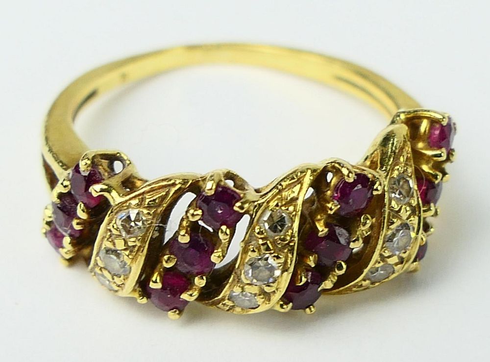 Appraisal: LADIES KT YELLO GOLD DIAMOND GARNET RING Size with small