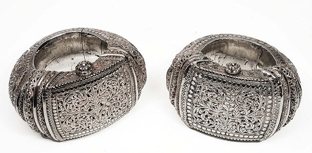 Appraisal: A PAIR OF OLD SRI LANKAN WHITE METAL ANKLETTS of