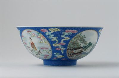 Appraisal: A Chinese famille rose medallion bowl decorated with four circular