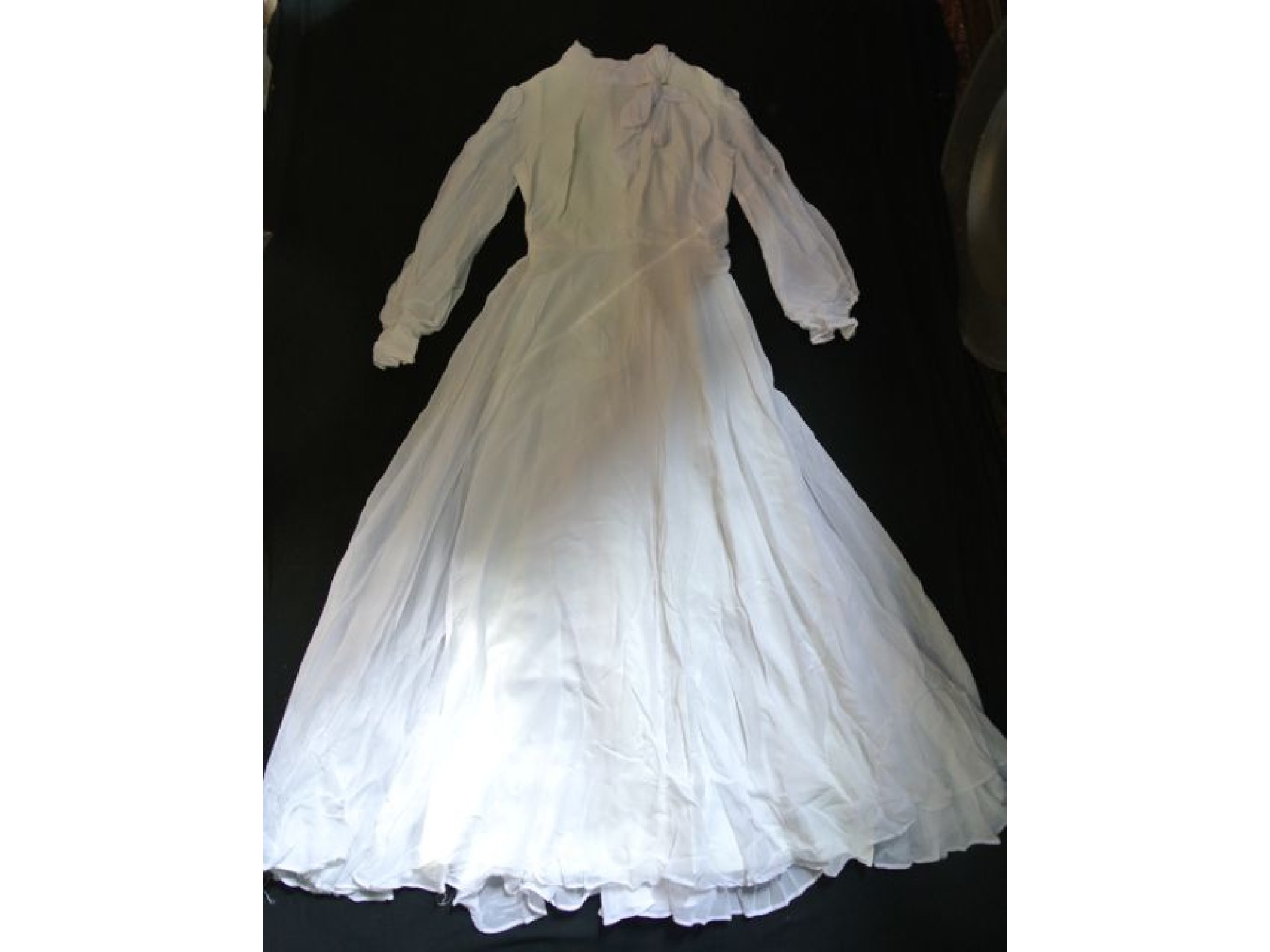 Appraisal: A good quality vintage wedding gown circa together with original