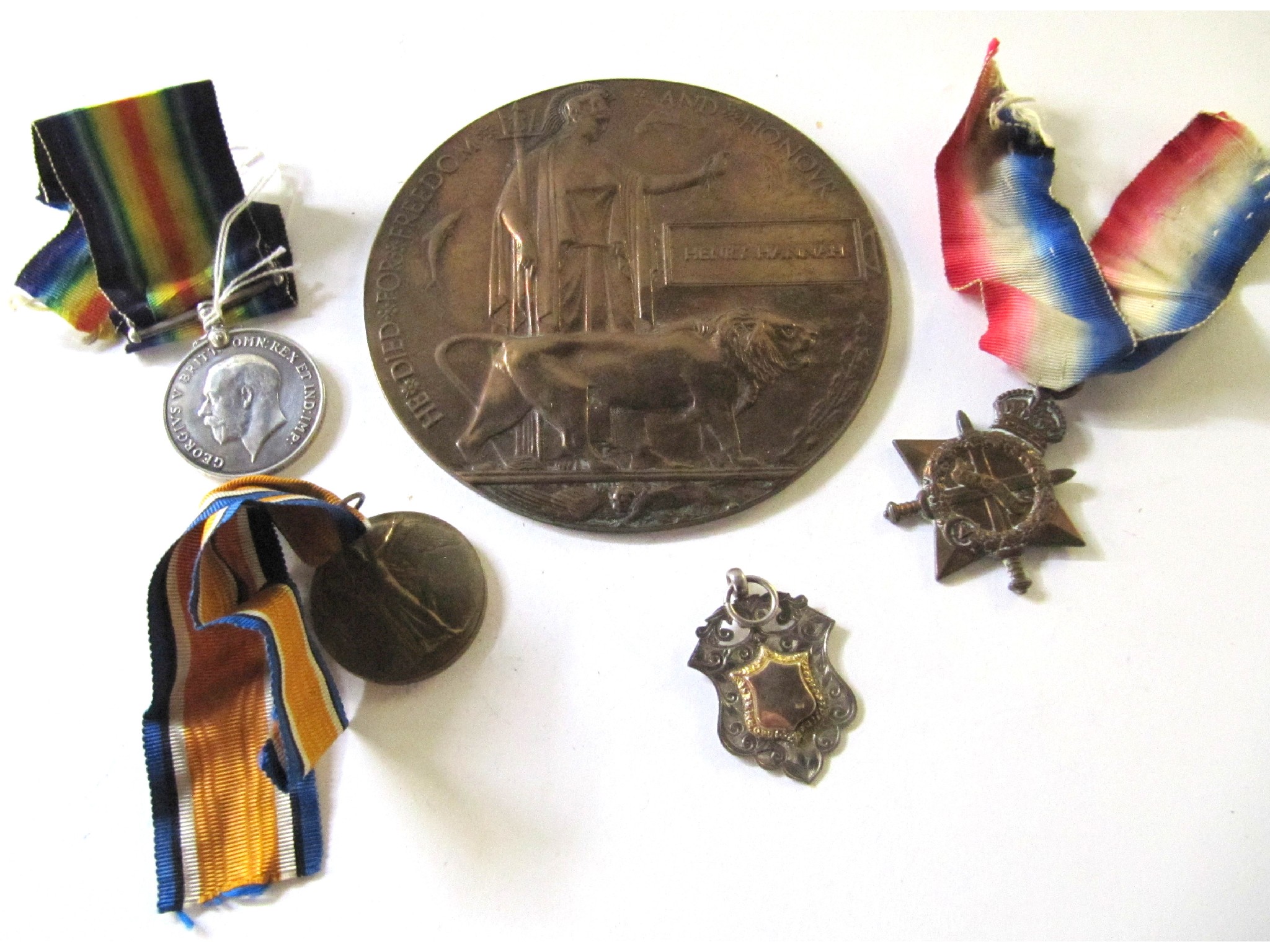 Appraisal: A lot comprising a WWI group of three to Pte