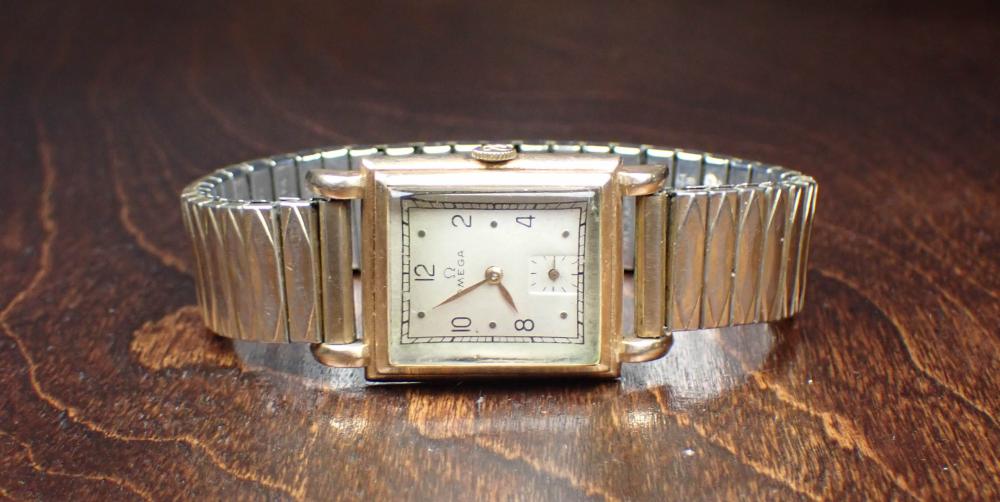 Appraisal: MAN'S VINTAGE SWISS OMEGA WRISTWATCH Omega Watch Co s n