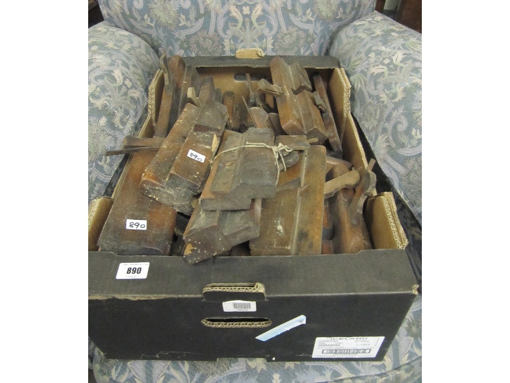 Appraisal: Box of assorted wood working planes