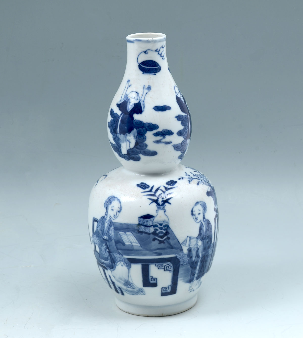 Appraisal: CHINESE DOUBLE GOURD BLUE AND WHITE VASE Chinese blue white