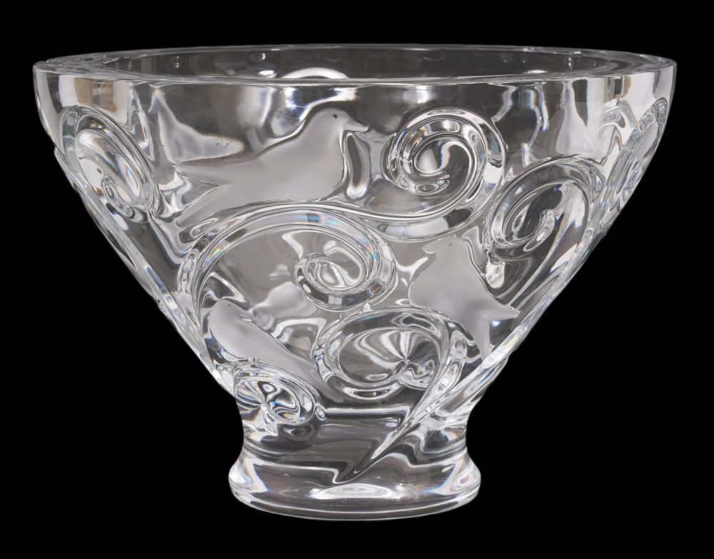 Appraisal: LALIQUE VERONE PATTERN CENTERPIECE BOWLLalique Verone pattern centerpiece bowl with