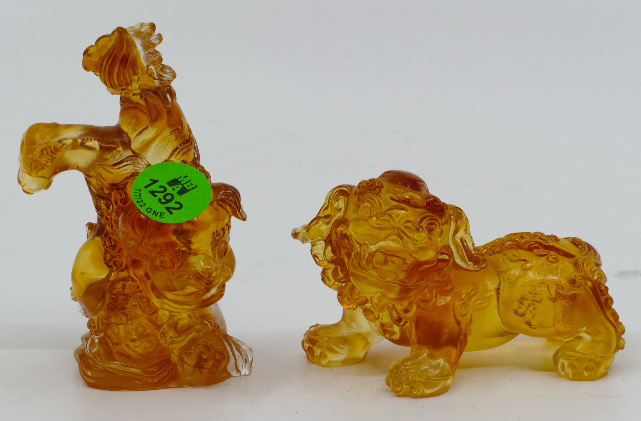 Appraisal: pc Liuligongfang Crystal ''Joyous Lion Meet'' Crystal Figures ''