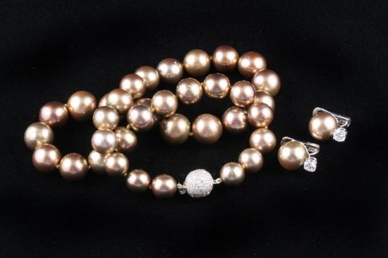 Appraisal: K WHITE GOLD DIAMOND AND GOLDEN-BRONZE SOUTH SEA CULTURED PEARL