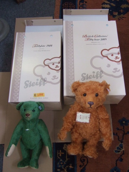 Appraisal: A stieff British collectors teddy bear boxed and a stieff