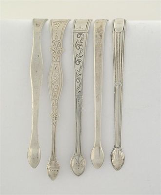 Appraisal: A private collection of sugar tongs and nips Five various