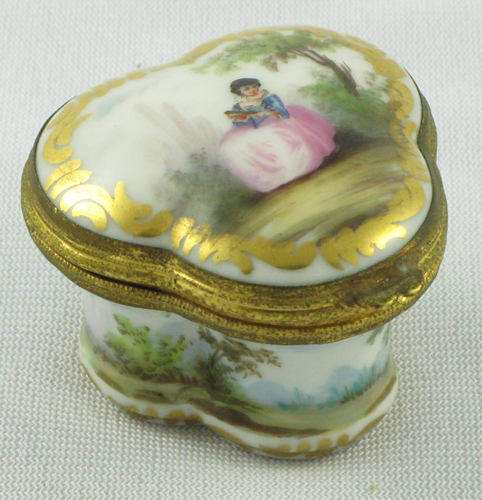 Appraisal: A TH CENTURY GERMAN ENAMELED PORCELAIN PILL BOX tri-fold form