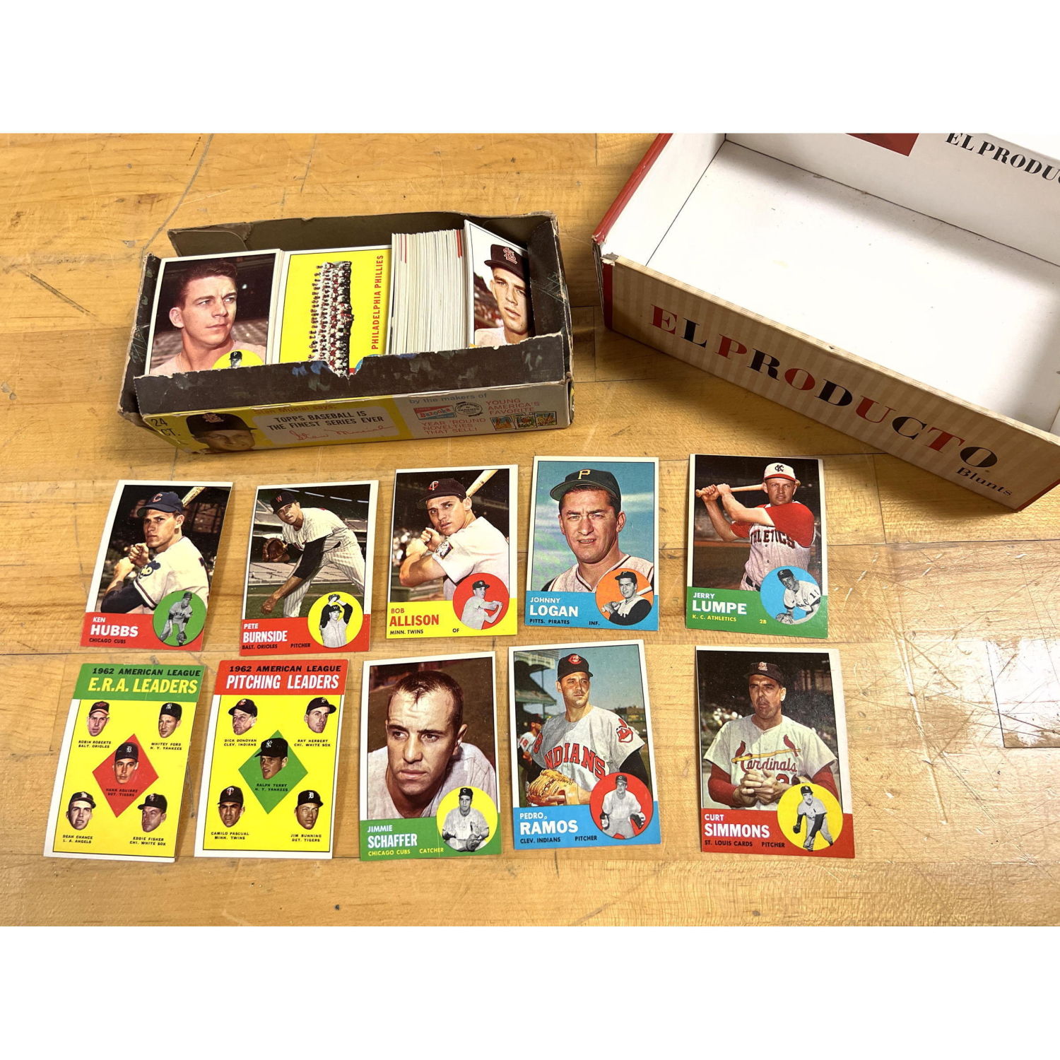 Appraisal: Topps baseball cards approx with retail box --- Condition Ungraded