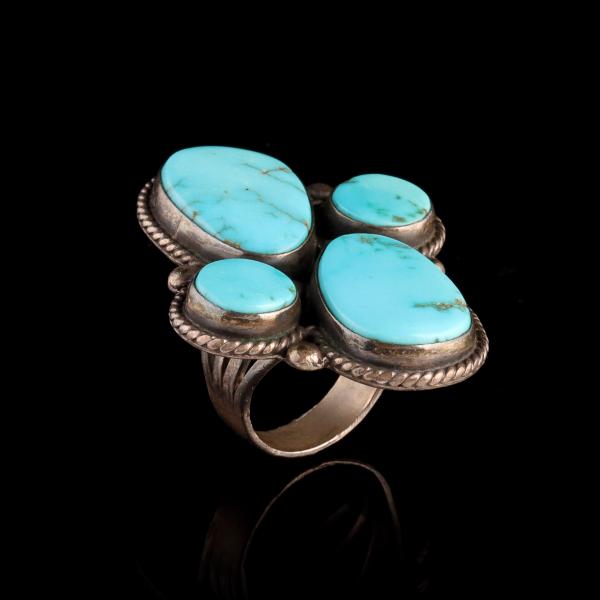 Appraisal: A NAVAJO MEN'S STERLING SILVER AND TURQUOISE RINGThe cluster of